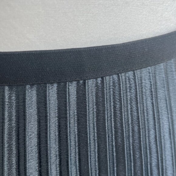 ZARA Accordion Pleated Midi Skirt in Midnight Blue Size XS CLASSIC NEUTRAL - Picture 6 of 8